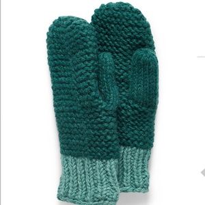 Laundromat Greta fair trade 100% wool green mittens handmade in Nepal NWT